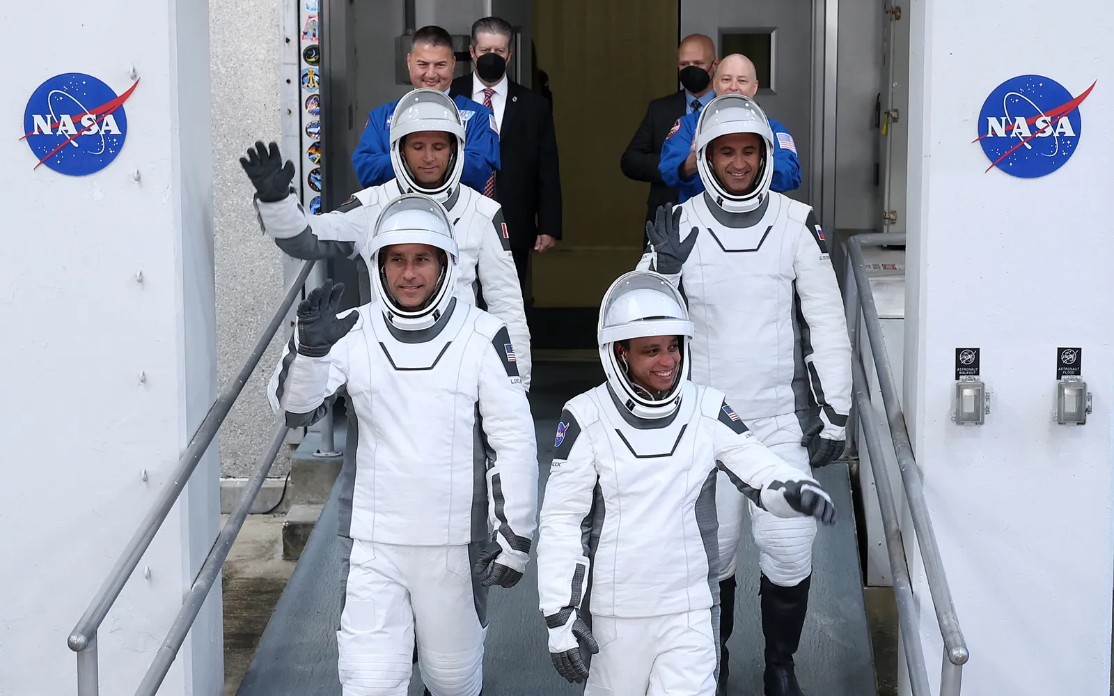 NASA spacewalk live: Watch as astronauts step out of ISS for US ...
