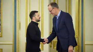 CDU-Chef Merz, ukrainischer Präsident Selenskyj im Dezember 2024: Der designierte Kanzler sollte von Noch-Amtsinhaber Scholz zu den wichtigen Treffen kommende Woche mitgenommen werden