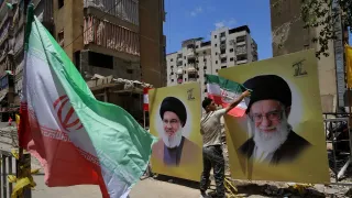 Porträts von Ali Khamenei (in Beirut): Die Ajatollahs sind schwer gedemütigt und geschwächt