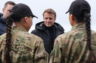 Emmanuel Macron bei einem Besuch in Grönland