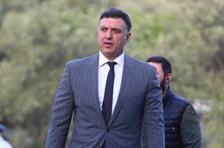 Ο Βασίλης Κικίλιας καταφθάνει στην Πνύκα για την ομιλία Ρούμπιο