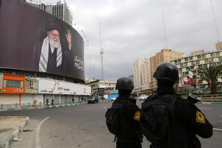 Ein Plakat Khameneis in Teheran