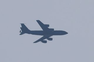 Tankflugzeug vom Typ KC-135 (am 4. März)
