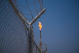 Eine Flamme am South-Pars-Gasfeld an der iranischen Golfküste