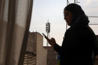 Ein Telefonmast in Teheran (Symbolbild)