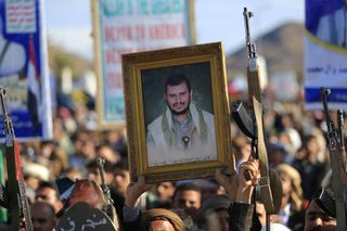 Huthi-Anhänger mit einem Porträt ihres Anführers Abdul Malik al-Huthi