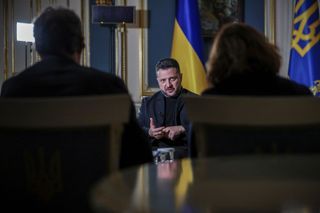 Der ukrainische Präsident Selenskij während eines Interviews mit der Nachrichtenagentur Reuters.