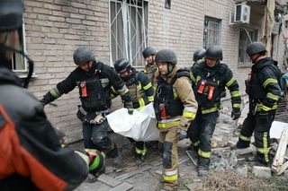 Sieben Menschen konnten von den Einsatzkräften nur noch tot geborgen werden.