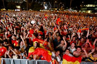 Bereits am Sonntag haben Fans den Sieg ihrer Mannschaft in Madrid gefeiert.