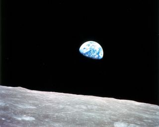 Die Vorlage: Am 24. Dezember 1968 entstand diese Aufnahme eines »Erdaufgangs« bei der Mission »Apollo 8«.