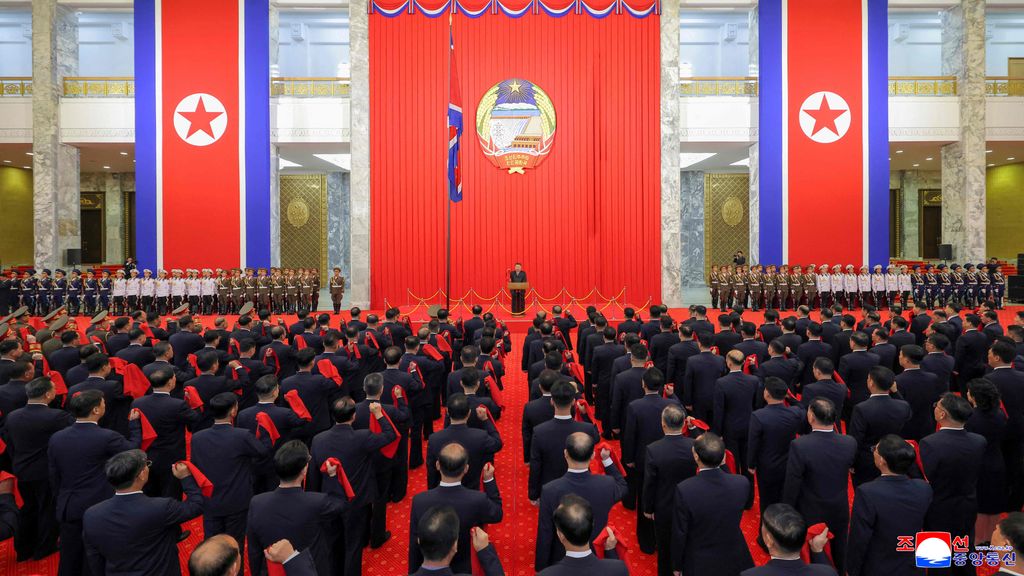 Kim Jong Un spricht anlässlich des 78. Jahrestags der Staatsgründung in der Mansudae-Kongresshalle in Pjängjang.
