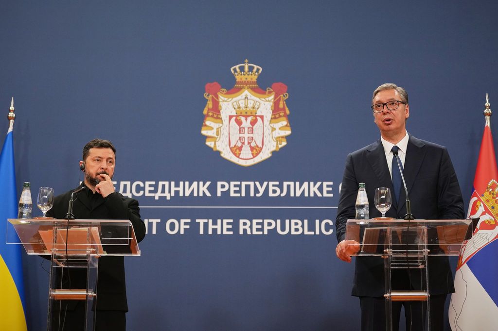  Der ukrainische Präsident Wolodymyr Selenskyj und sein serbischer Amtskollege Aleksandar Vucic nehmen im Serbien-Palast an einer Pressekonferenz teil.