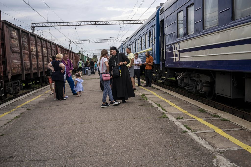 Zugreisende sind auf diesem Archivbild in der Ukraine zu sehen.