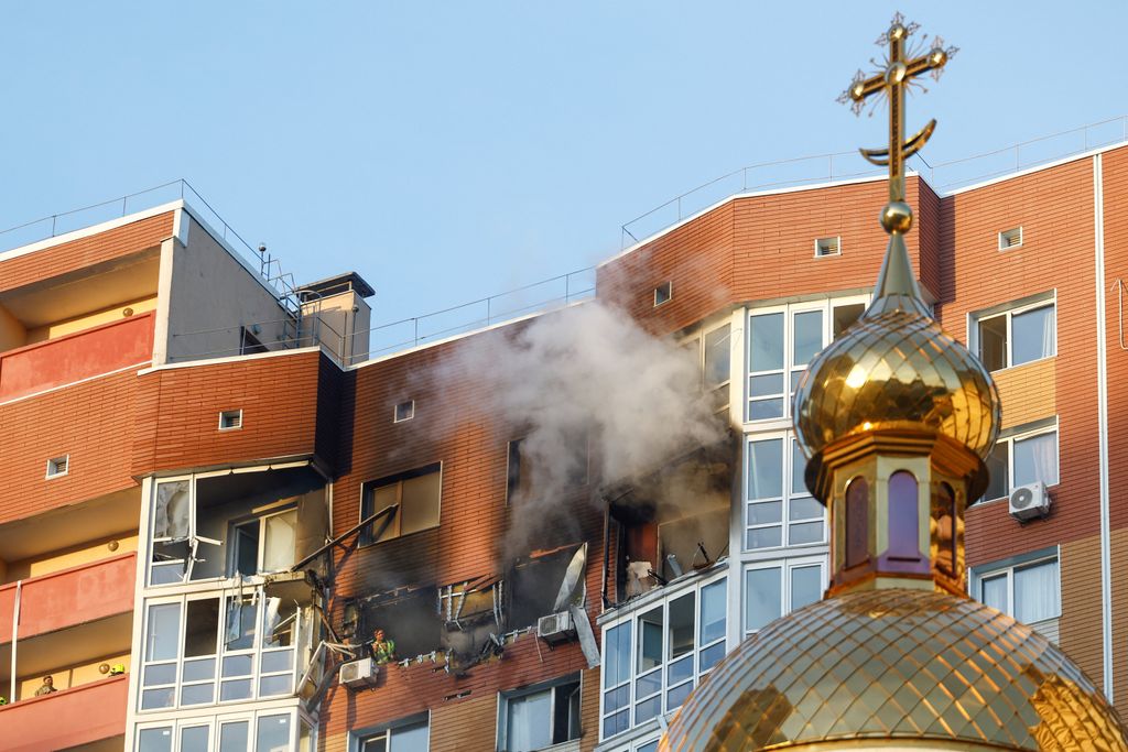 Dieses Wohnhaus in Kyjiw wurde von einer russischen Drohne getroffen.