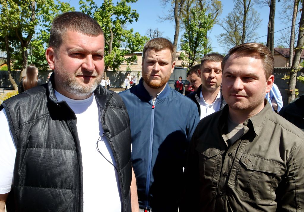 Der Bürgermeister von Irpin, Oleksandr Markushyn (L) und Generalstaatsanwalt Ruslan Kravchenko.