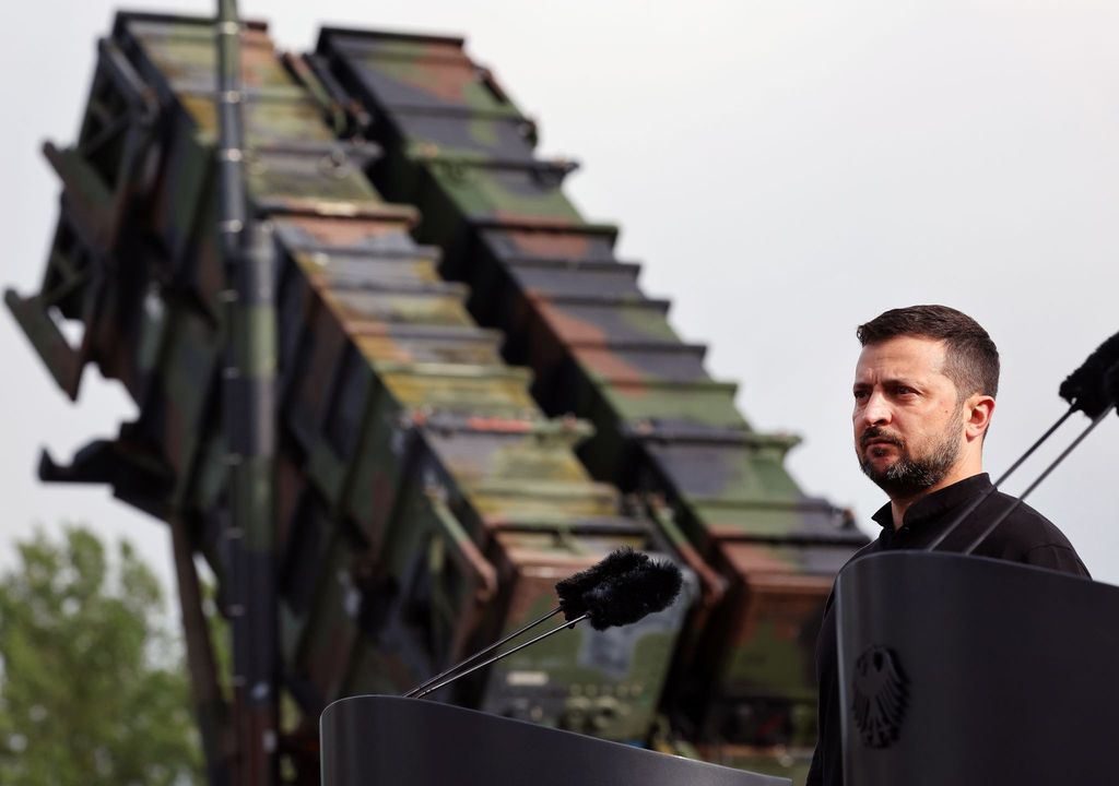 Der ukrainische Präsident Wolodymyr Selenskyj ist Mitte 2024 beim Besuch einer Patriot-Einheit der Bundeswehr in Mecklenburg-Vorpommern zu sehen.