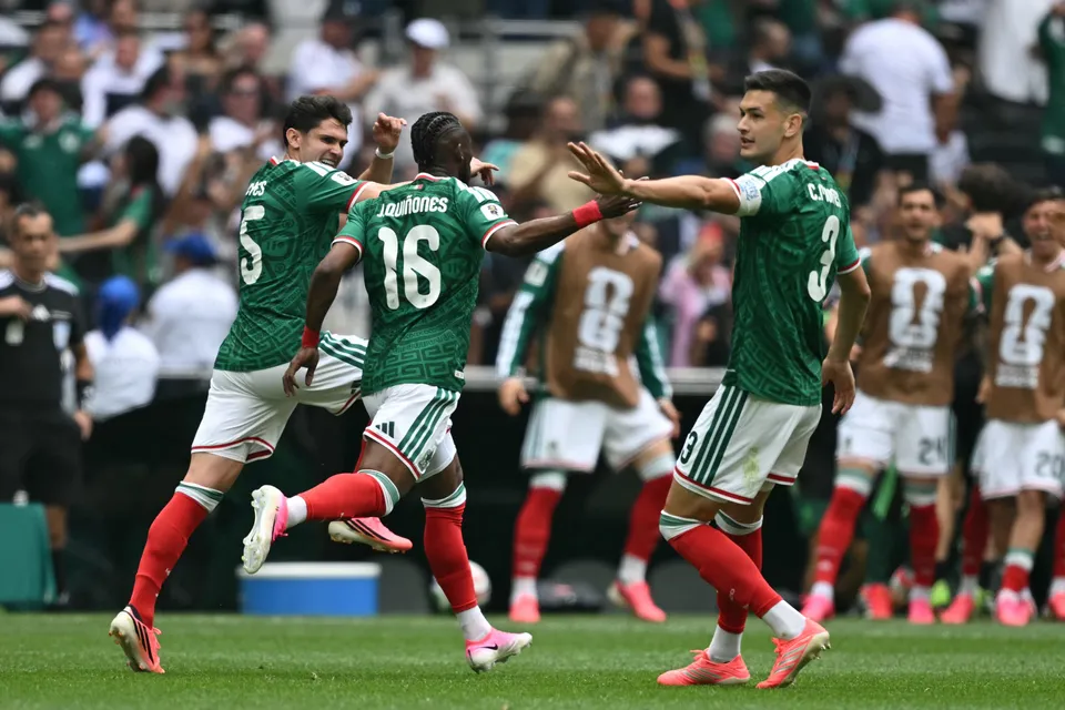 MONDIALI – Messico-Sudafrica 2-0: Quinones apre, raddoppia Jimenez
